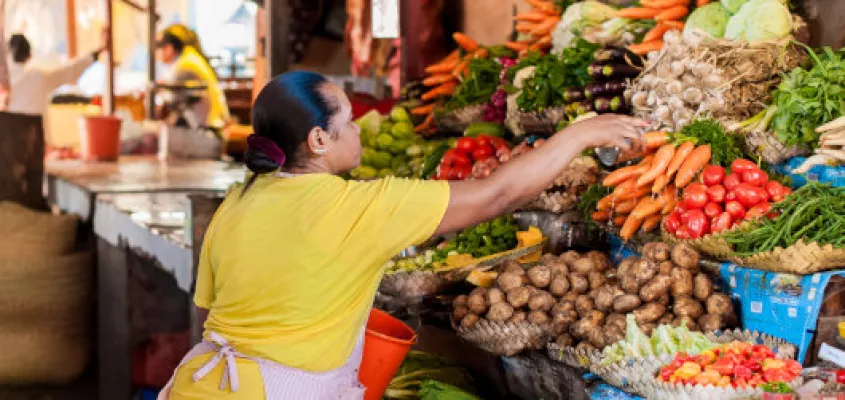 Vendeuse de légumes bénéficiant d’un financement ACEP Madagascar